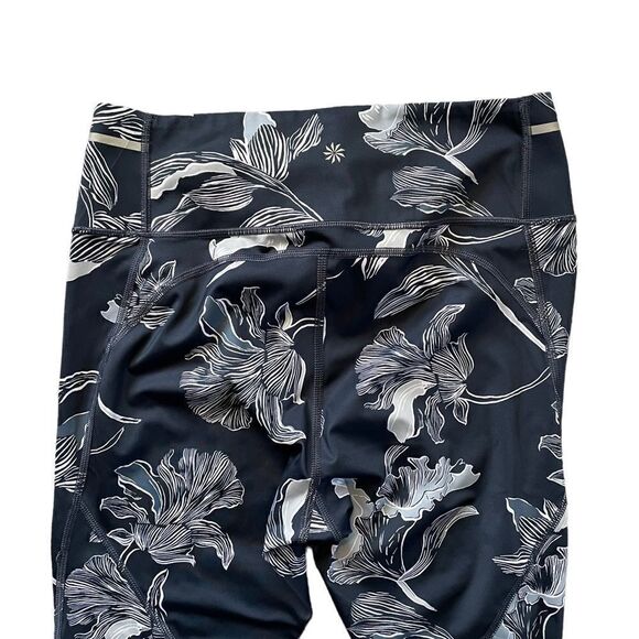 ATHLETA Navy Blue Floral Sonic Capri Size Medium Petite - Picture 5 of 9